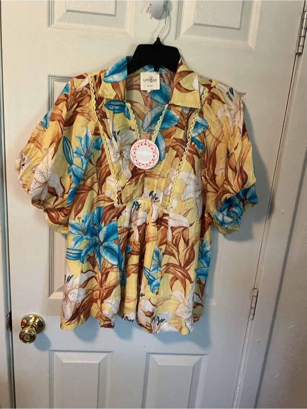 Umgee Yellow Floral Girls' Button Front Blouse with Blue Accents